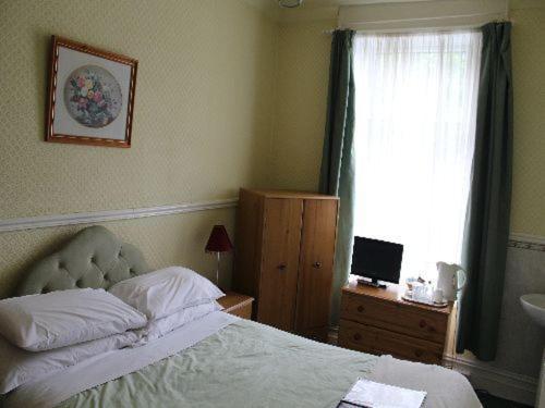 The Knoll Guesthouse Newport Szoba fotó