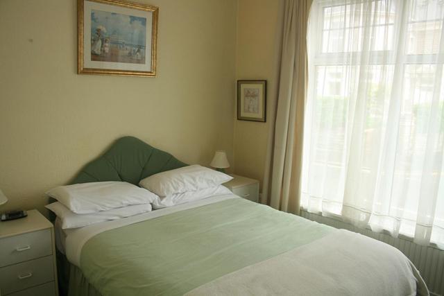 The Knoll Guesthouse Newport Szoba fotó