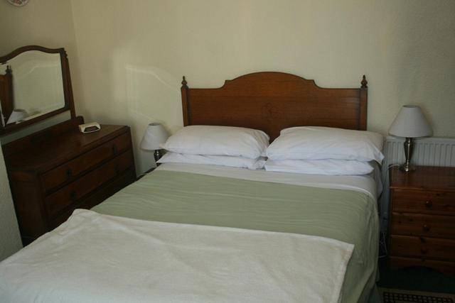 The Knoll Guesthouse Newport Szoba fotó
