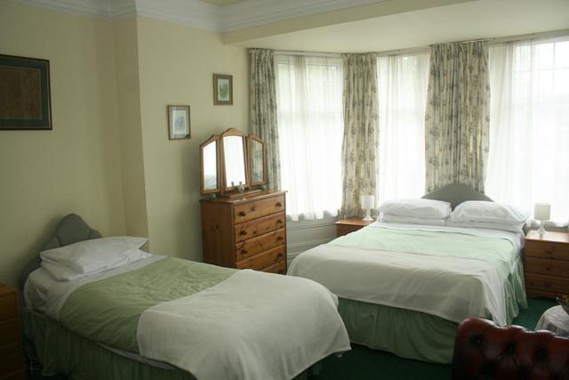 The Knoll Guesthouse Newport Szoba fotó