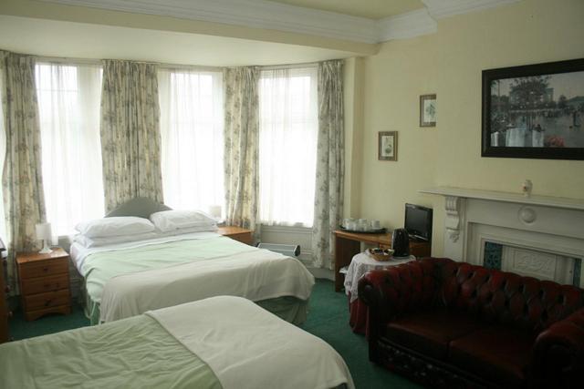 The Knoll Guesthouse Newport Szoba fotó