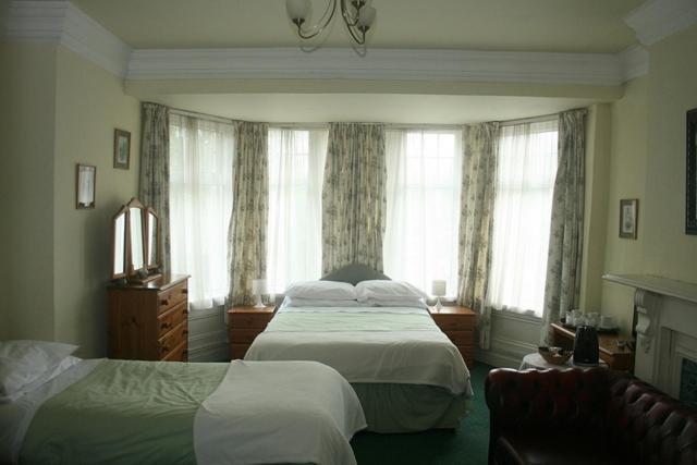 The Knoll Guesthouse Newport Szoba fotó